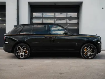 ROLLS ROYCE Cullinan - Black Badge