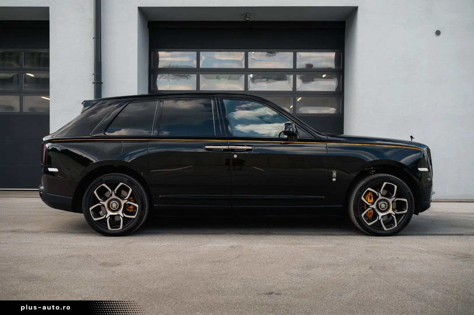 ROLLS ROYCE Cullinan - Black Badge