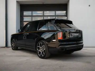 ROLLS ROYCE Cullinan - Black Badge