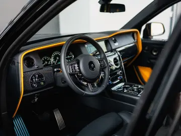 ROLLS ROYCE Cullinan - Black Badge