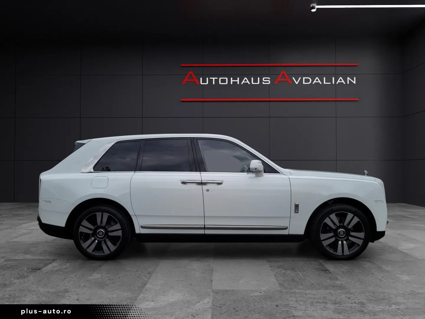 ROLLS ROYCE Cullinan BESPOKE-AUDIO STARLIGHT NIGHT-VISION TV