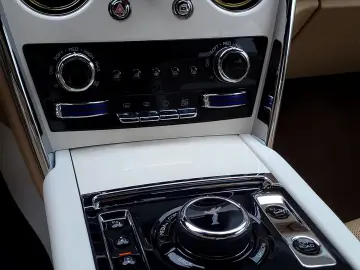 ROLLS ROYCE Cullinan BESPOKE-AUDIO STARLIGHT NIGHT-VISION TV