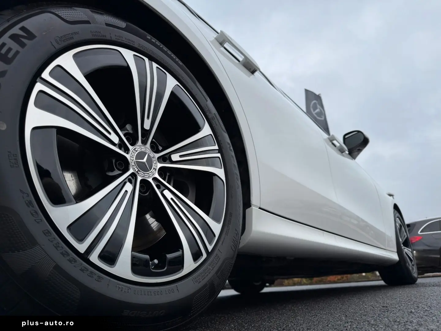 MERCEDES-BENZ E 450 4M Avantgarde Pano DistrPro Digital 360