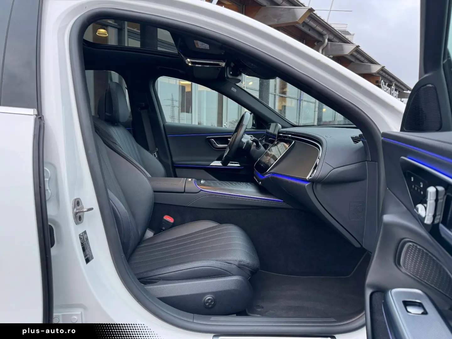 MERCEDES-BENZ E 450 4M Avantgarde Pano DistrPro Digital 360