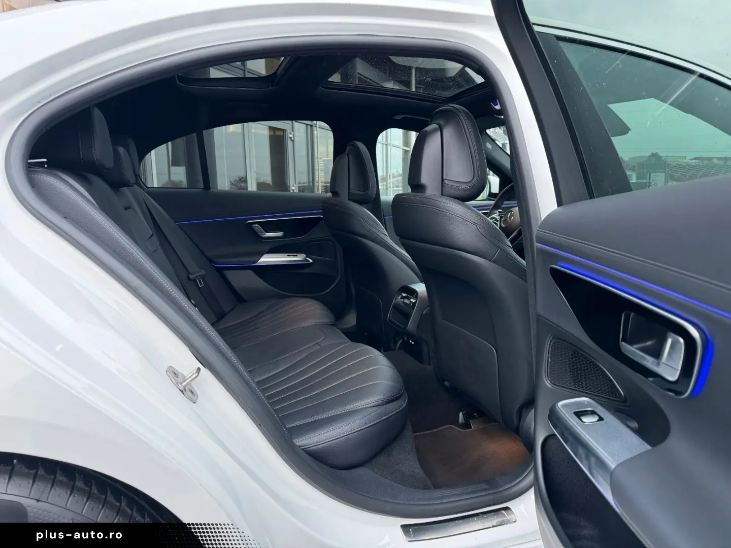 MERCEDES-BENZ E 450 4M Avantgarde Pano DistrPro Digital 360