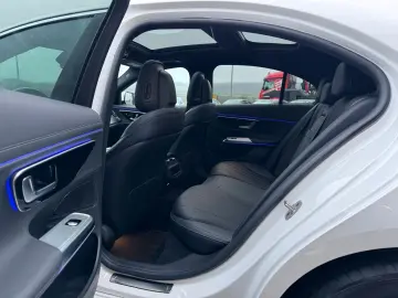 MERCEDES-BENZ E 450 4M Avantgarde Pano DistrPro Digital 360