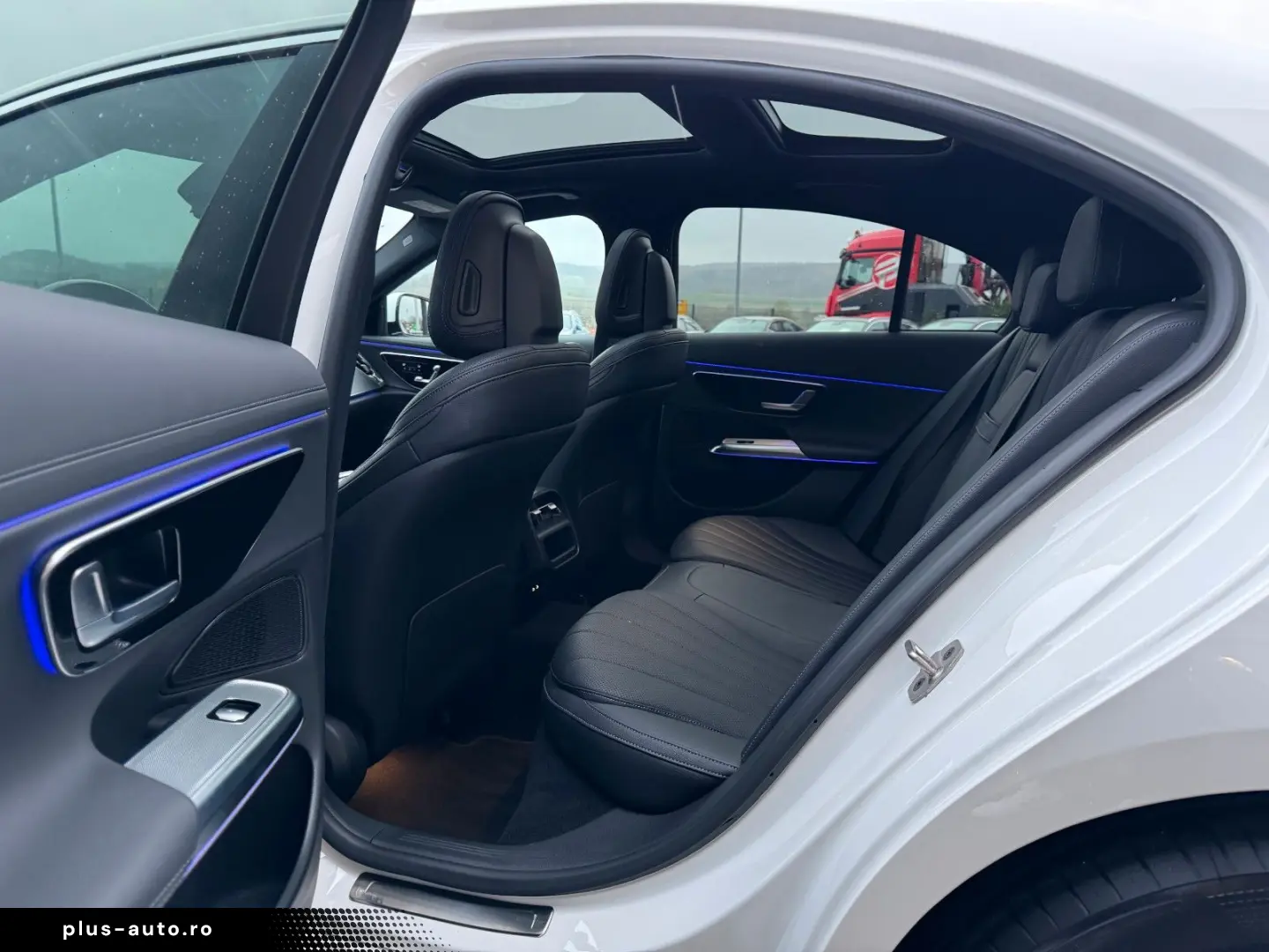 MERCEDES-BENZ E 450 4M Avantgarde Pano DistrPro Digital 360