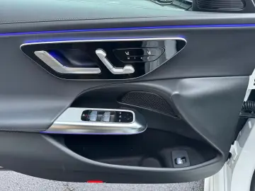 MERCEDES-BENZ E 450 4M Avantgarde Pano DistrPro Digital 360