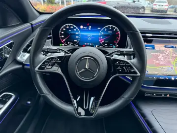 MERCEDES-BENZ E 450 4M Avantgarde Pano DistrPro Digital 360