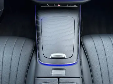 MERCEDES-BENZ E 450 4M Avantgarde Pano DistrPro Digital 360