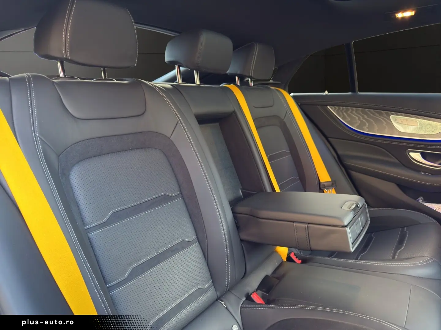 MERCEDES-BENZ AMG GT 4-trg. 53 4Matic Pano  Sonderlackirug