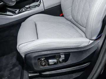 BMW X5 xDrive50e M Sport HUD PANO ACC AHK 360 KAM