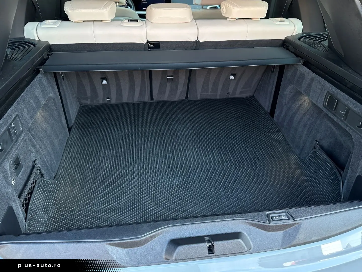 BMW X5 M60 HUD SKYPANO DAP PA  B&W INTEGRAL 2ACHS