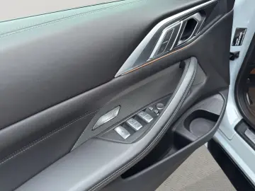 BMW M4 M xDrive Competition LED LEDER HUD ACC LANE V