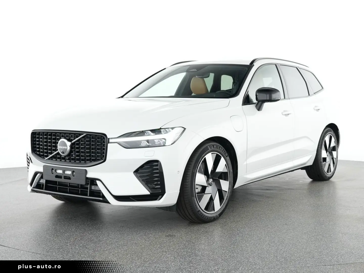 VOLVO XC 60 T6 Plus Dark Recharge Plug-In Hybrid AWD