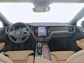 VOLVO XC 60 T6 Plus Dark Recharge Plug-In Hybrid AWD