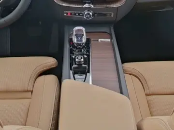 VOLVO XC 60 T6 Plus Dark Recharge Plug-In Hybrid AWD