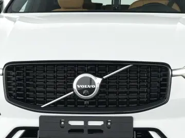 VOLVO XC 60 T6 Plus Dark Recharge Plug-In Hybrid AWD