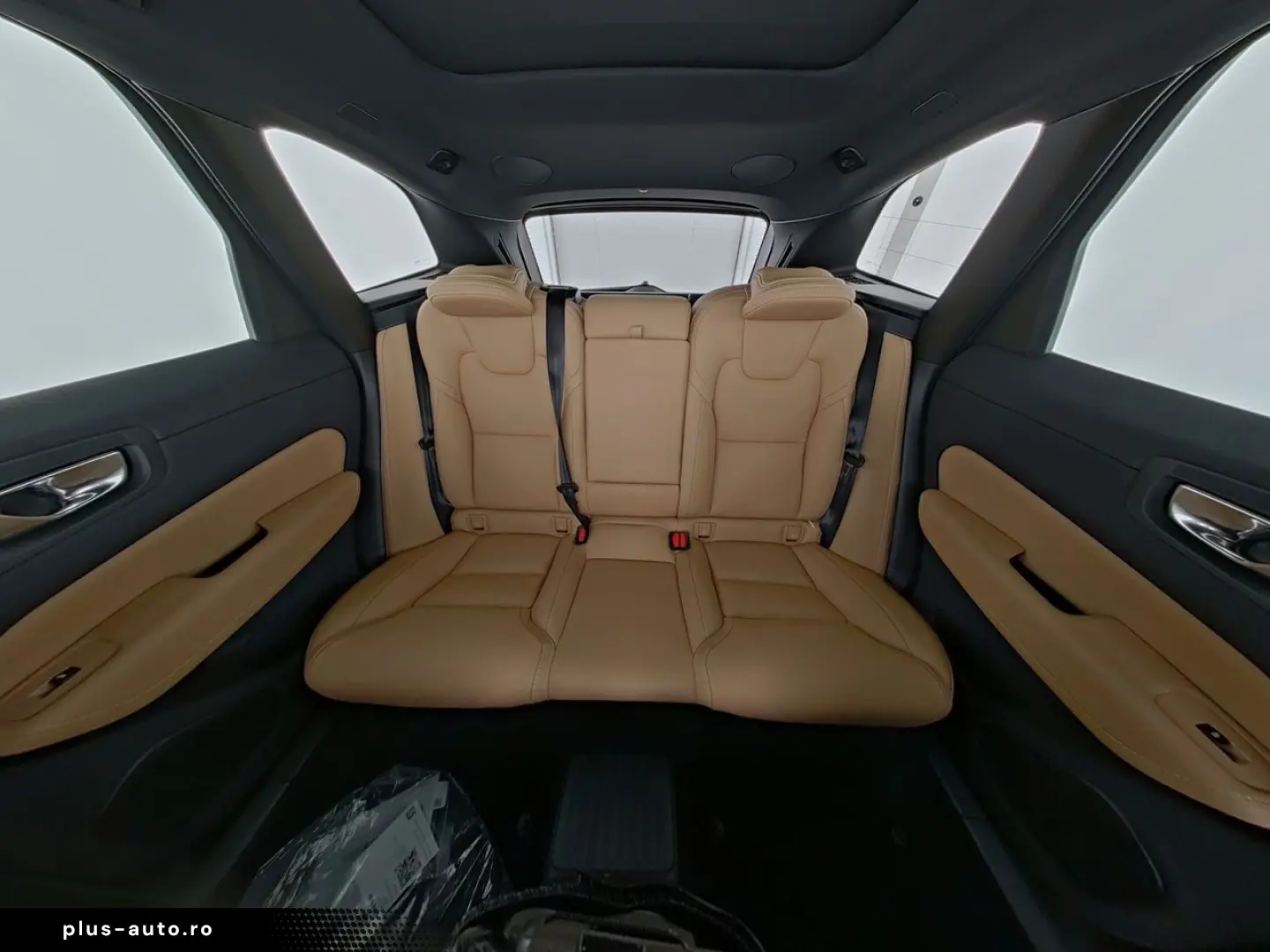 VOLVO XC 60 T6 Plus Dark Recharge Plug-In Hybrid AWD