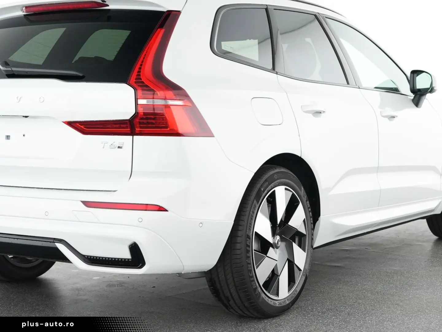 VOLVO XC 60 T6 Plus Dark Recharge Plug-In Hybrid AWD