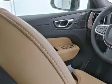 VOLVO XC 60 T6 Plus Dark Recharge Plug-In Hybrid AWD