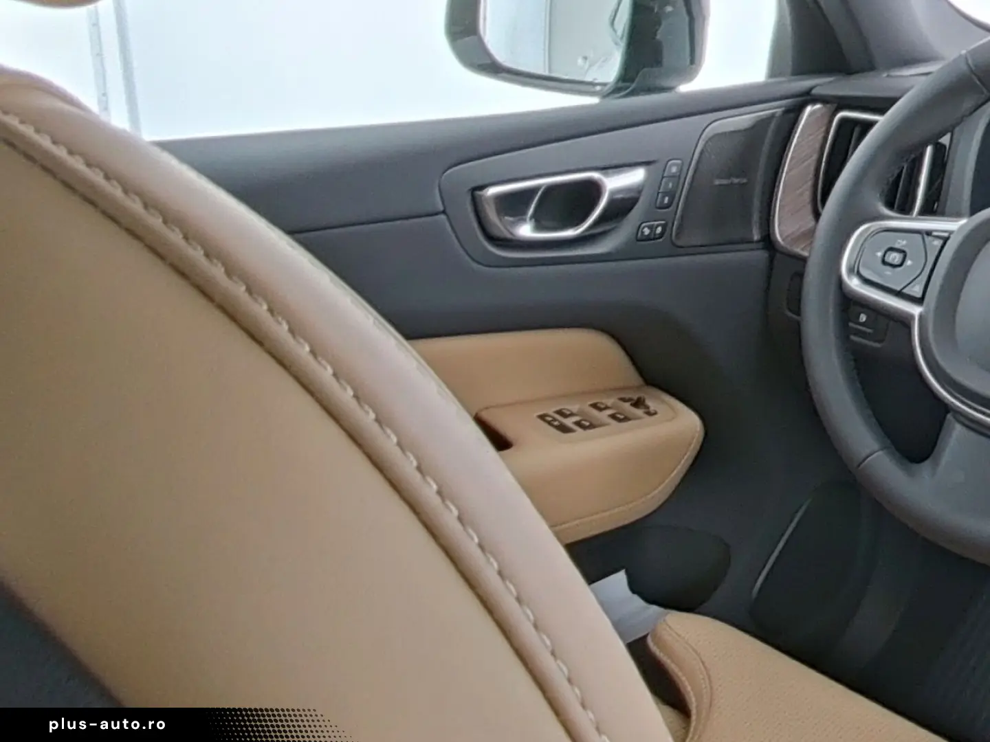 VOLVO XC 60 T6 Plus Dark Recharge Plug-In Hybrid AWD