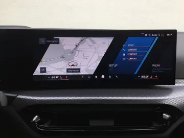 BMW M3 Competition M xDrive HUD KAMERA E SITZE LED