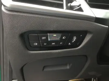 BMW M3 Competition M xDrive HUD KAMERA E SITZE LED