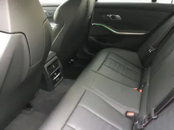 BMW M3 Competition M xDrive HUD KAMERA E SITZE LED