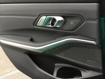 BMW M3 Competition M xDrive HUD KAMERA E SITZE LED