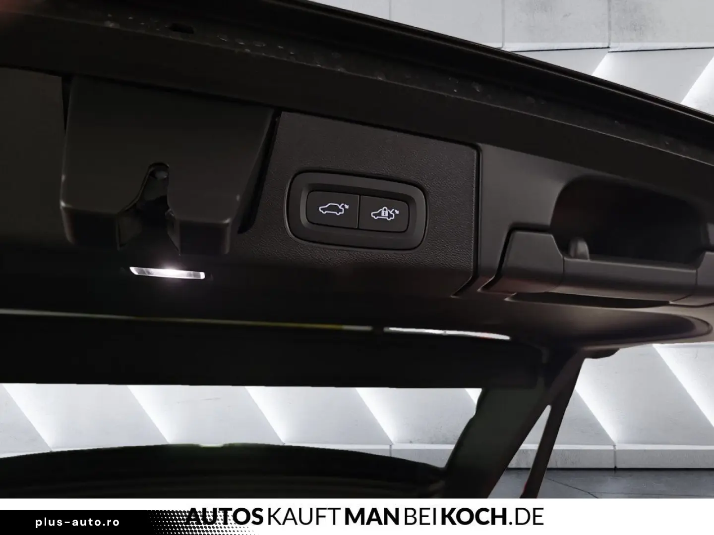 VOLVO XC60 T6 AWD Plug-in Hybrid Ultra Dark