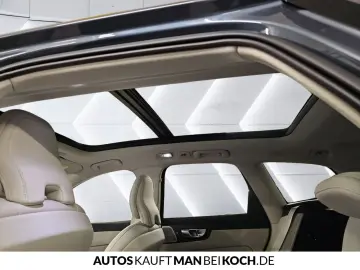 VOLVO XC60 T6 AWD Plug-in Hybrid Ultra Dark