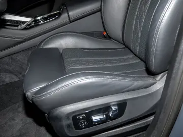 BMW X6 M60i xDrive M Sport PANO RFK NAVI LED DAB LM