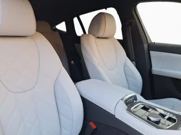 BMW X6 M60i xDrive DA PA-Prof H K Standh Pano AHK 22