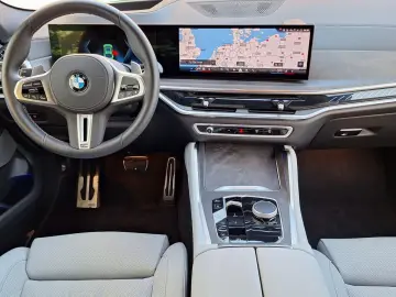 BMW X6 M60i xDrive DA PA-Prof H K Standh Pano AHK 22