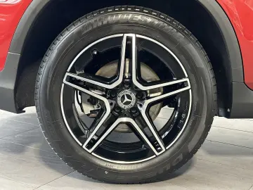 MERCEDES-BENZ GLC 300d 4M AMG-Line NAV LED KAMERA PANO DAB