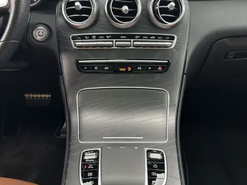 MERCEDES-BENZ GLC 300d 4M AMG-Line NAV LED KAMERA PANO DAB