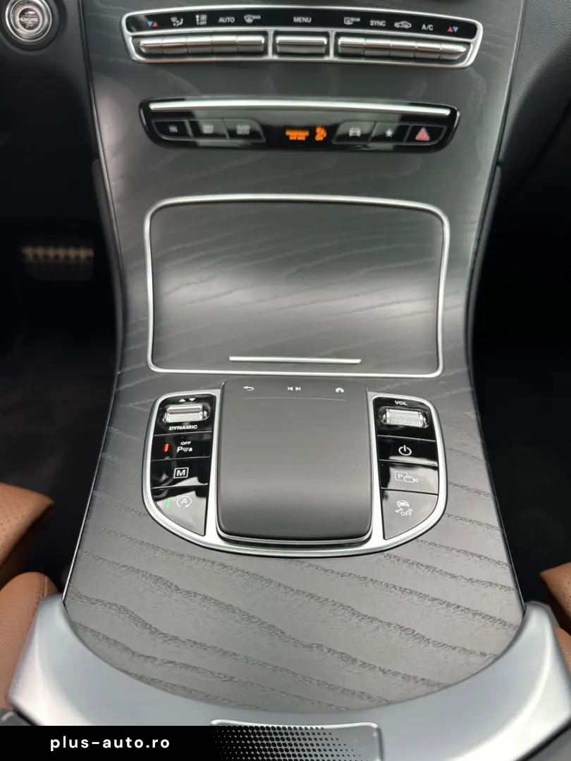 MERCEDES-BENZ GLC 300d 4M AMG-Line NAV LED KAMERA PANO DAB