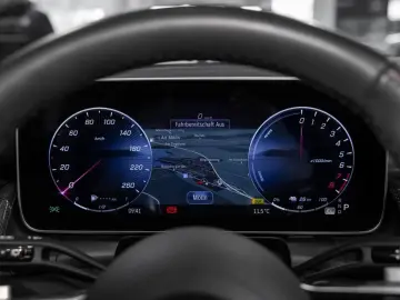 MERCEDES-BENZ GLC 300 e 4M AMG BURM MEMO 360