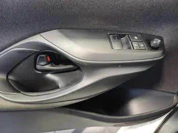 Toyota Yaris 1 5 VVT-i Hybrid Active Drive