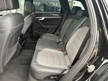 VW Touareg 3.0 TDI 4Motion R-Line