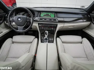 BMW Seria 7 750i xDrive Edition Exclusive