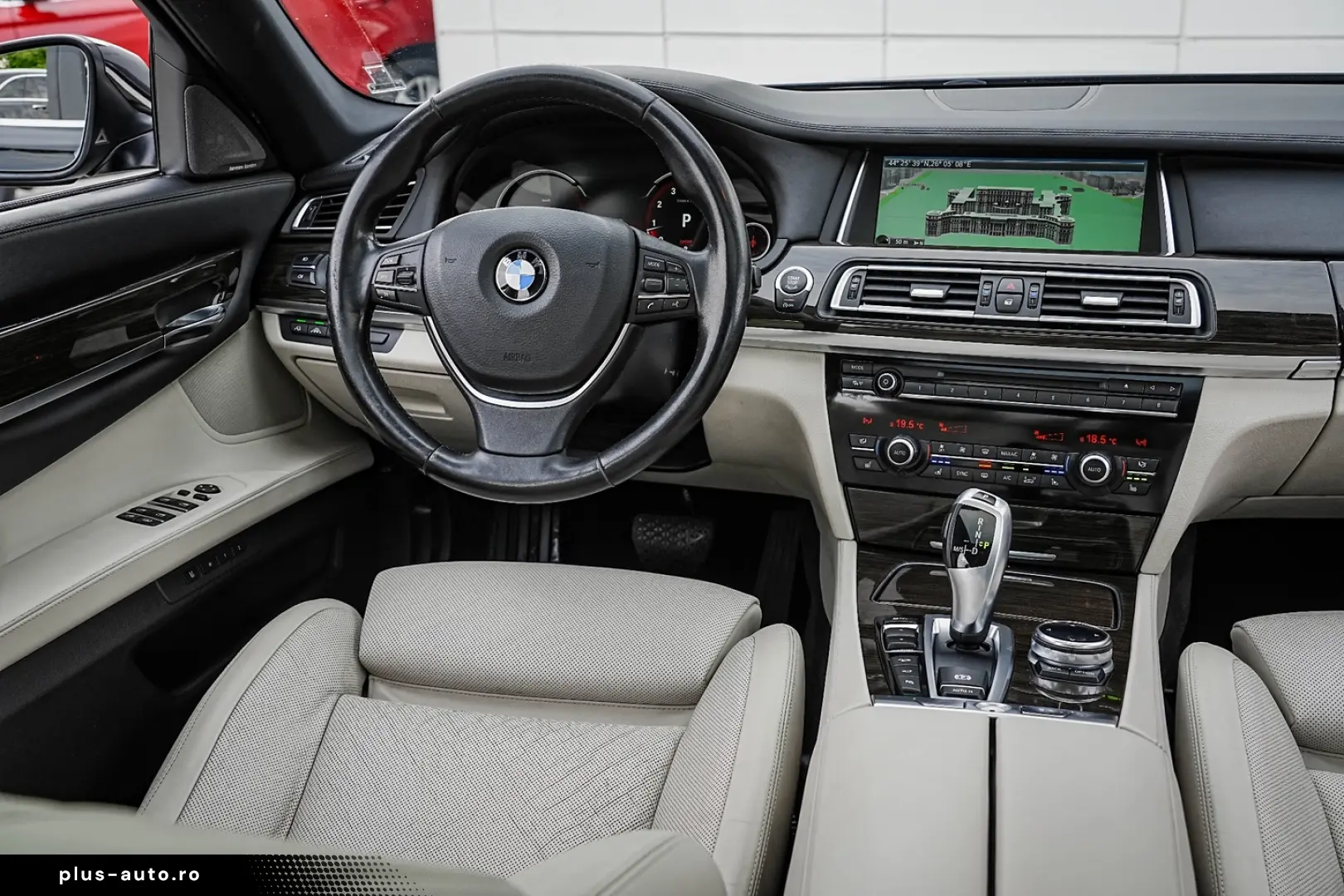 BMW Seria 7 750i xDrive Edition Exclusive