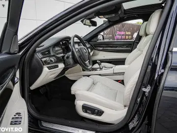 BMW Seria 7 750i xDrive Edition Exclusive