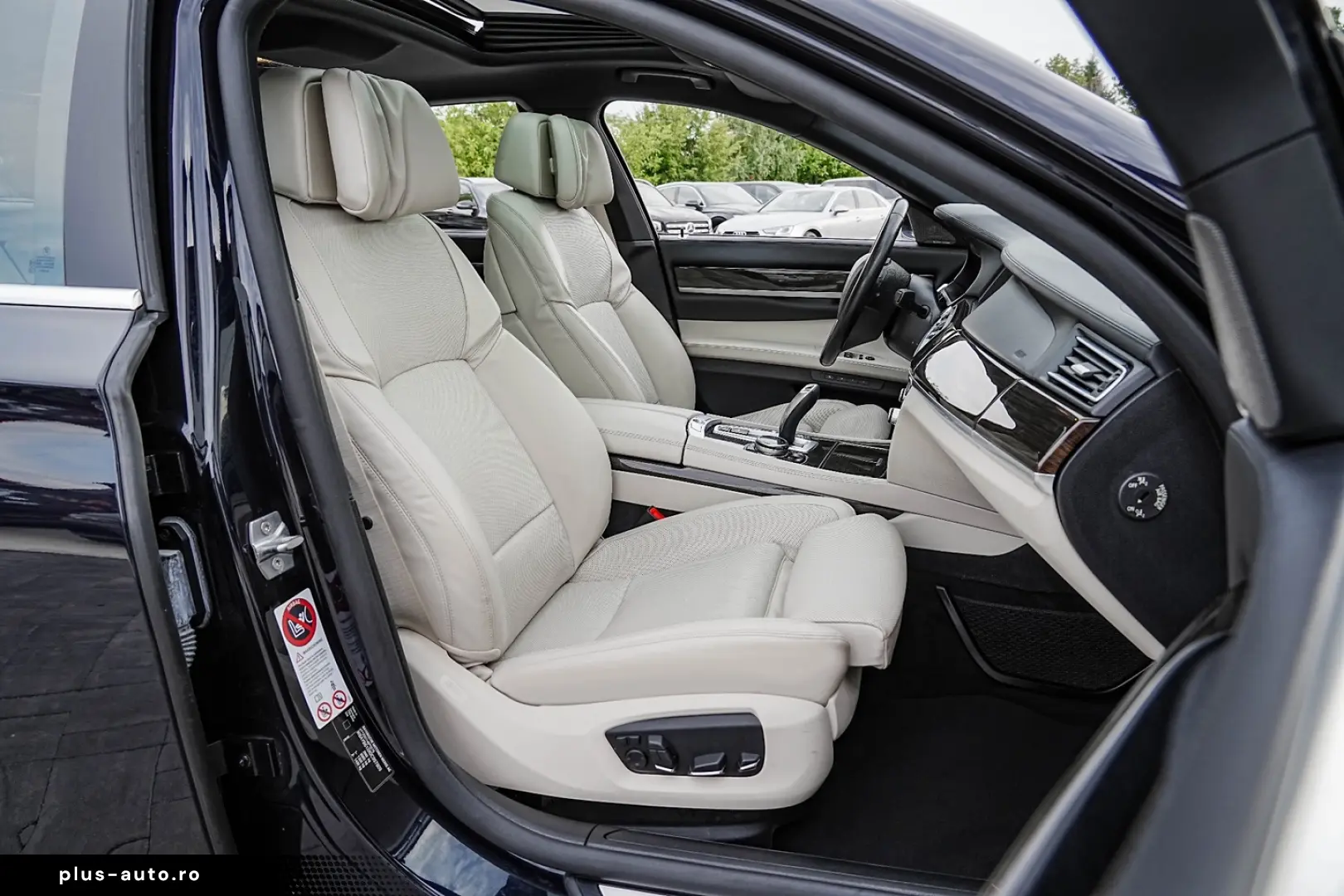 BMW Seria 7 750i xDrive Edition Exclusive