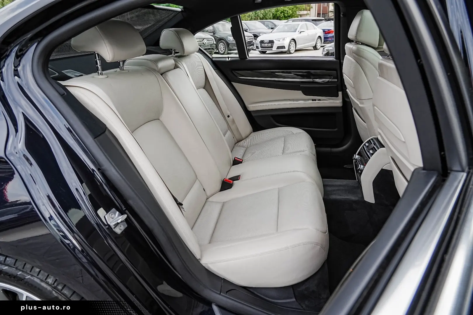 BMW Seria 7 750i xDrive Edition Exclusive