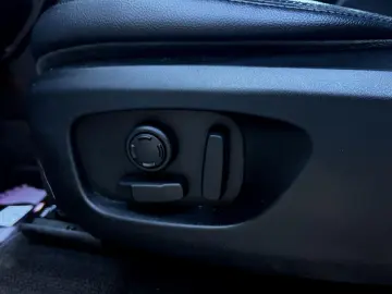 Land-Rover Discovery-Sport