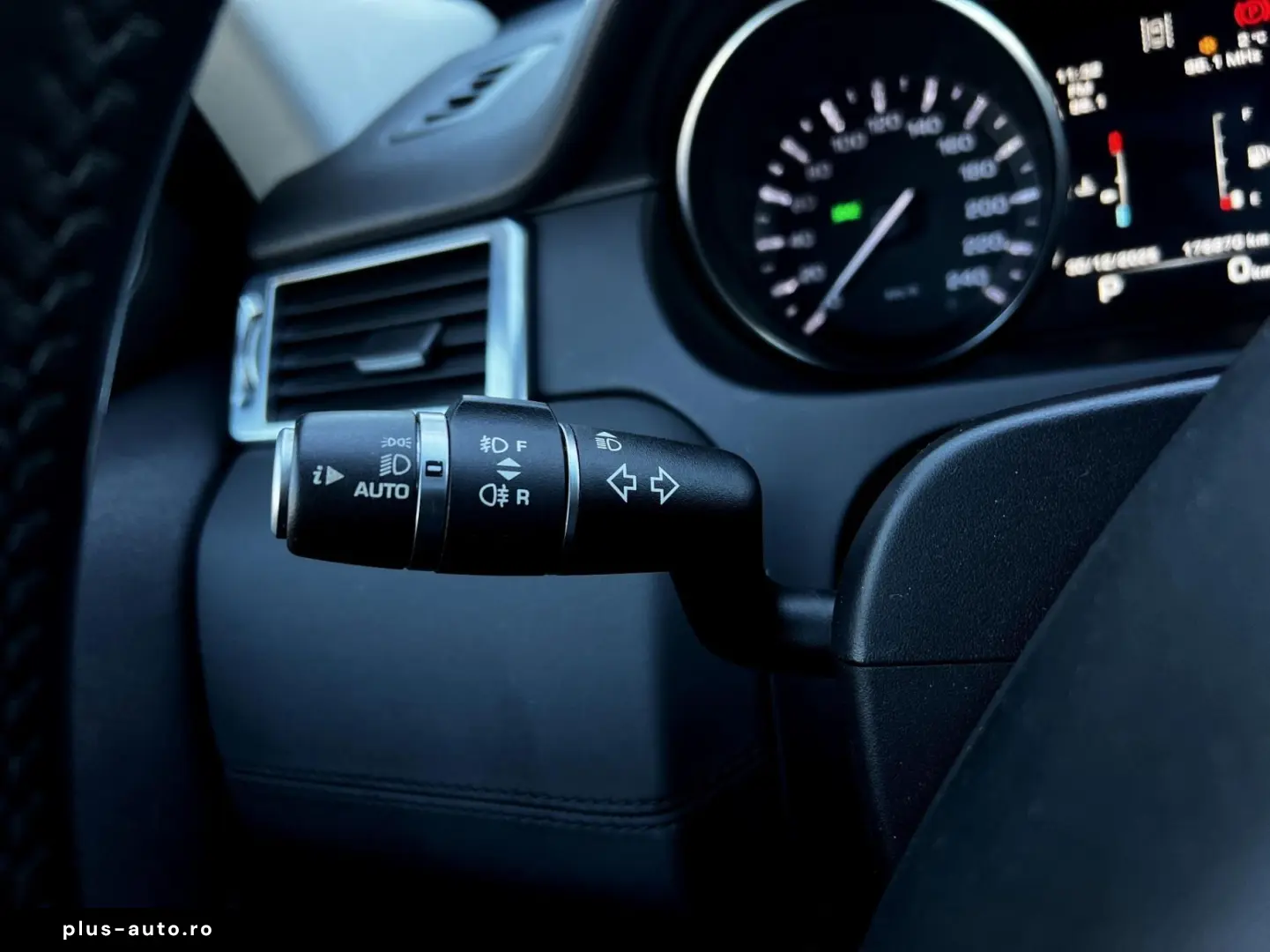 Land-Rover Discovery-Sport