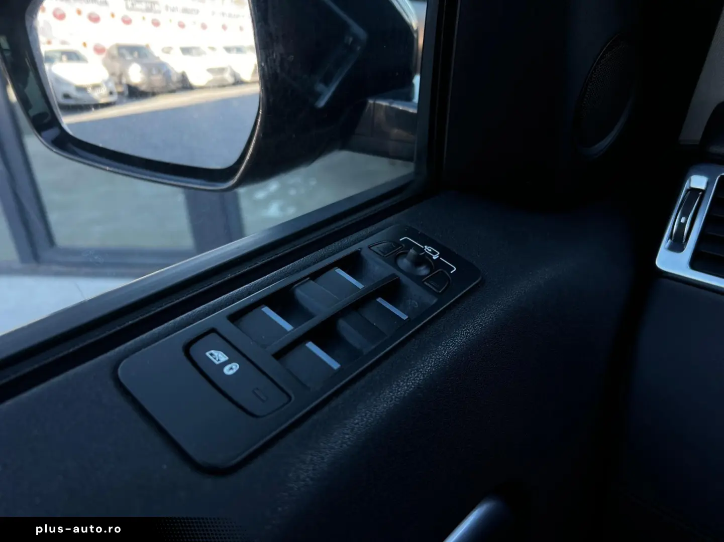 Land-Rover Discovery-Sport