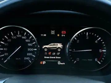 Land-Rover Discovery-Sport